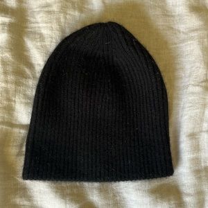 Black cashmere everlane ribbed beanie, one size